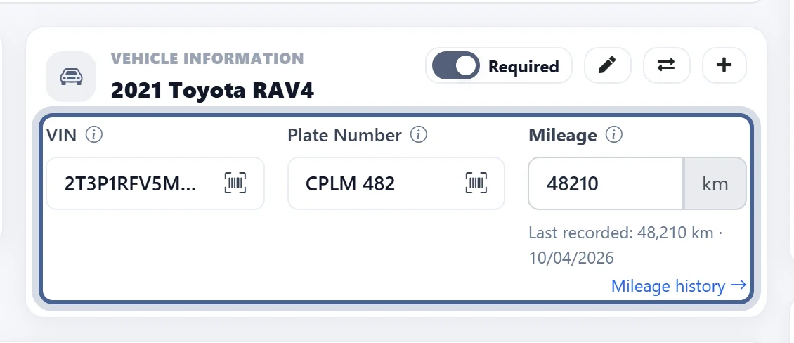 Vehicle information on an AutoSoftWay estimate for a 2021 Toyota RAV4: VIN and plate number with barcode scan buttons, mileage and the last recorded mileage with a link to the mileage history