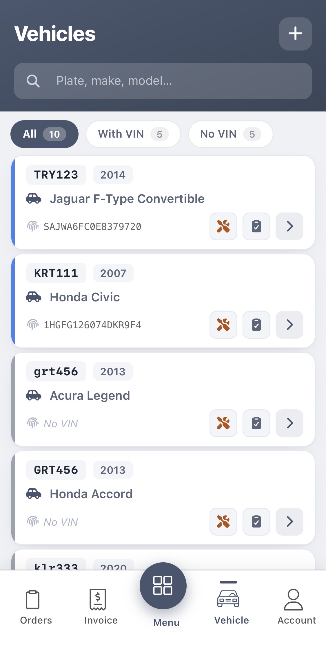 AutoSoftWay mobile app — Vehicles list with plate, VIN and quick actions
